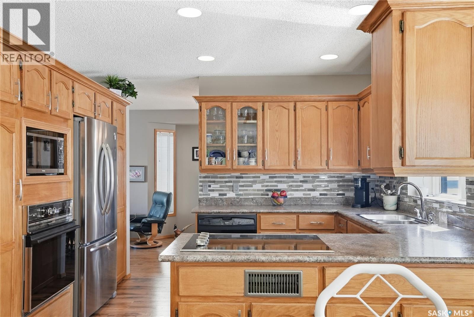 647 Whiteswan Drive, Saskatoon, Saskatchewan  S7K 8A2 - Photo 9 - SK032593