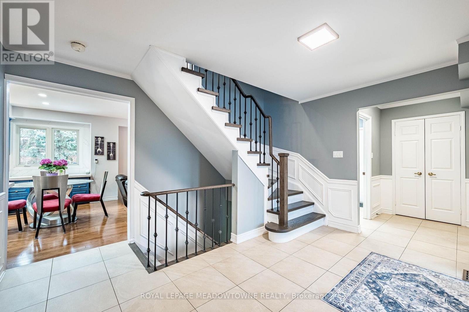 8 Wadsworth Circle, Brampton, Ontario  L6Z 1W7 - Photo 5 - W12977592