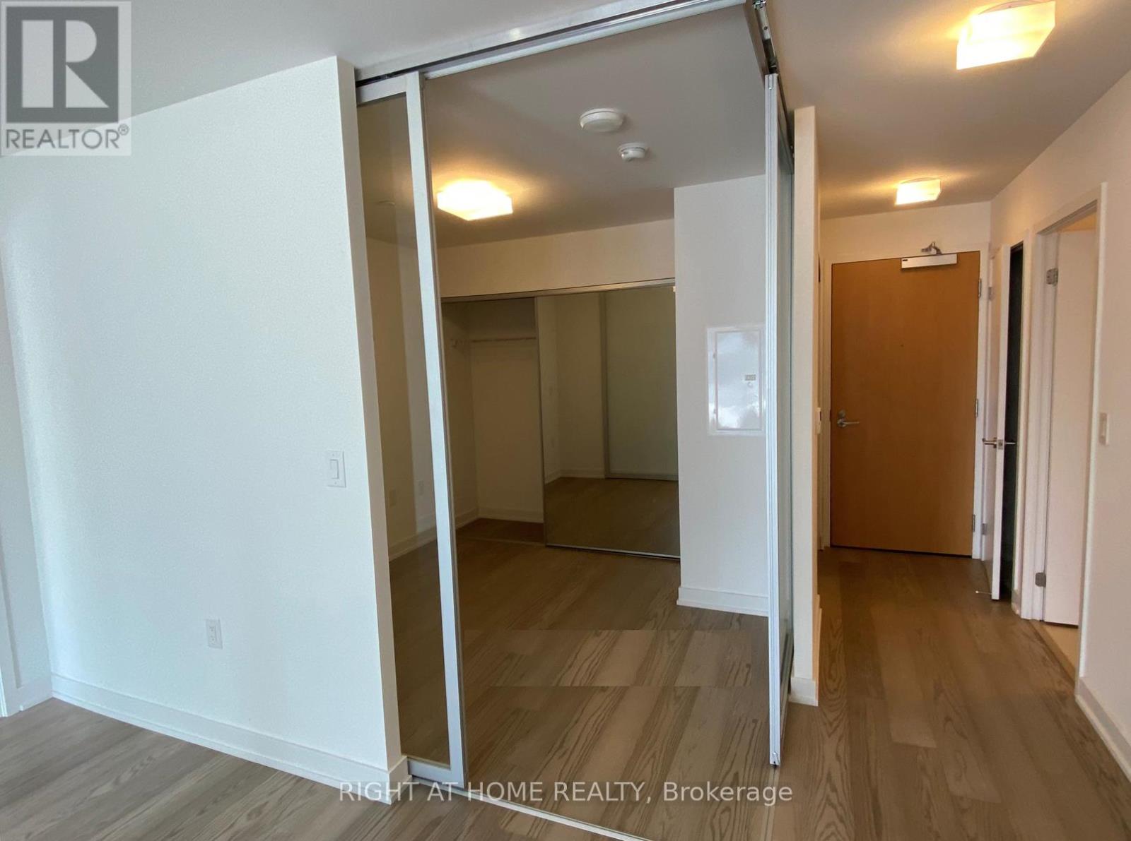 606 - 11 Wellesley Street W, Toronto (Bay Street Corridor), Ontario  M4Y 0G4 - Photo 12 - C12990150