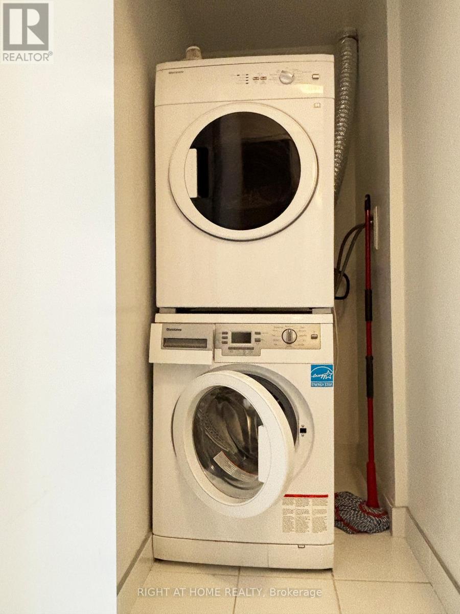 606 - 11 Wellesley Street W, Toronto (Bay Street Corridor), Ontario  M4Y 0G4 - Photo 14 - C12990150