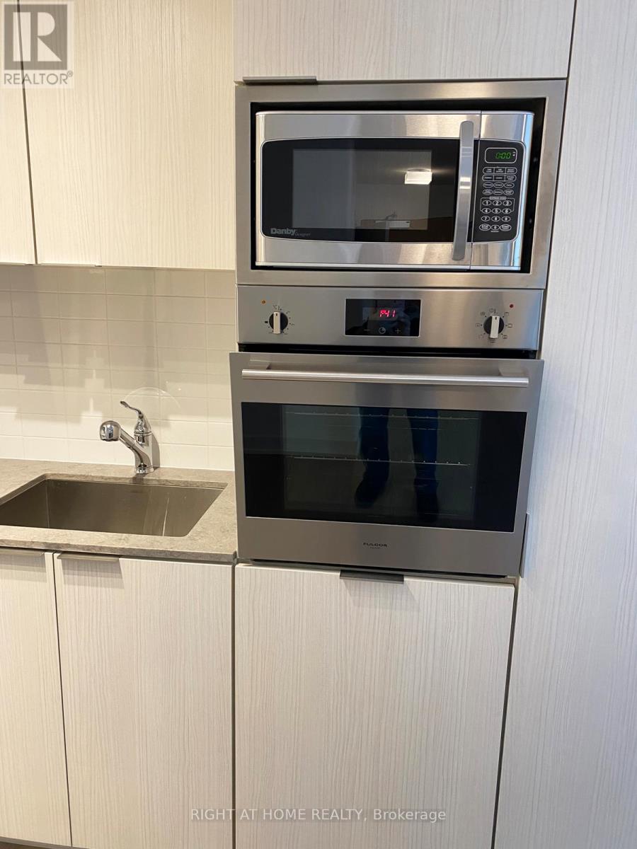 606 - 11 Wellesley Street W, Toronto (Bay Street Corridor), Ontario  M4Y 0G4 - Photo 16 - C12990150