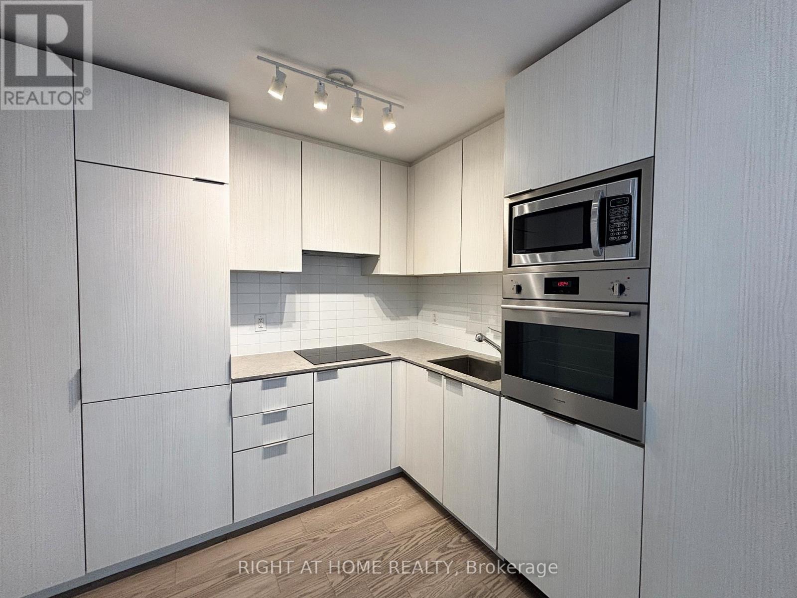 606 - 11 Wellesley Street W, Toronto (Bay Street Corridor), Ontario  M4Y 0G4 - Photo 4 - C12990150