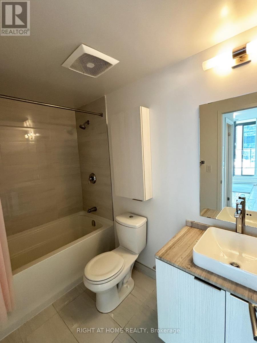 606 - 11 Wellesley Street W, Toronto (Bay Street Corridor), Ontario  M4Y 0G4 - Photo 6 - C12990150