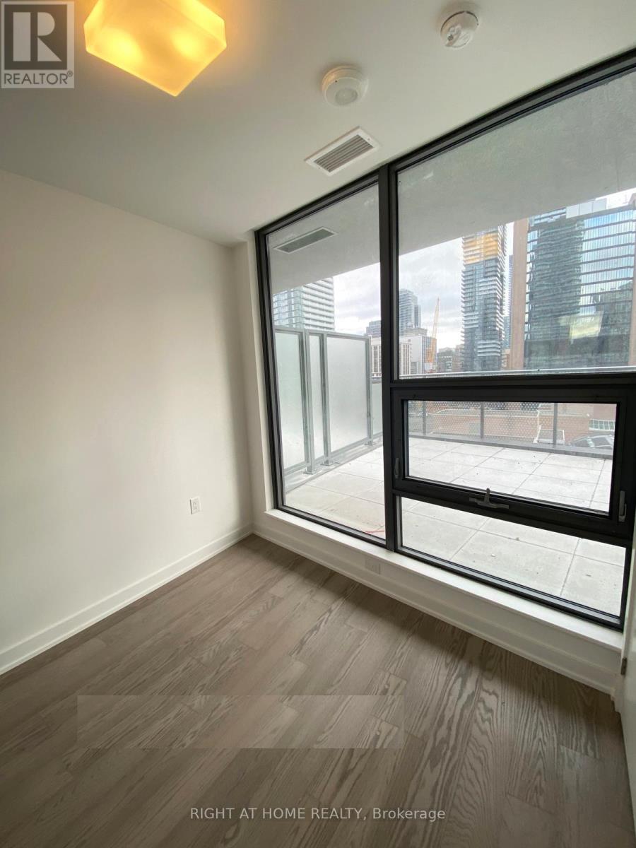 606 - 11 Wellesley Street W, Toronto (Bay Street Corridor), Ontario  M4Y 0G4 - Photo 8 - C12990150