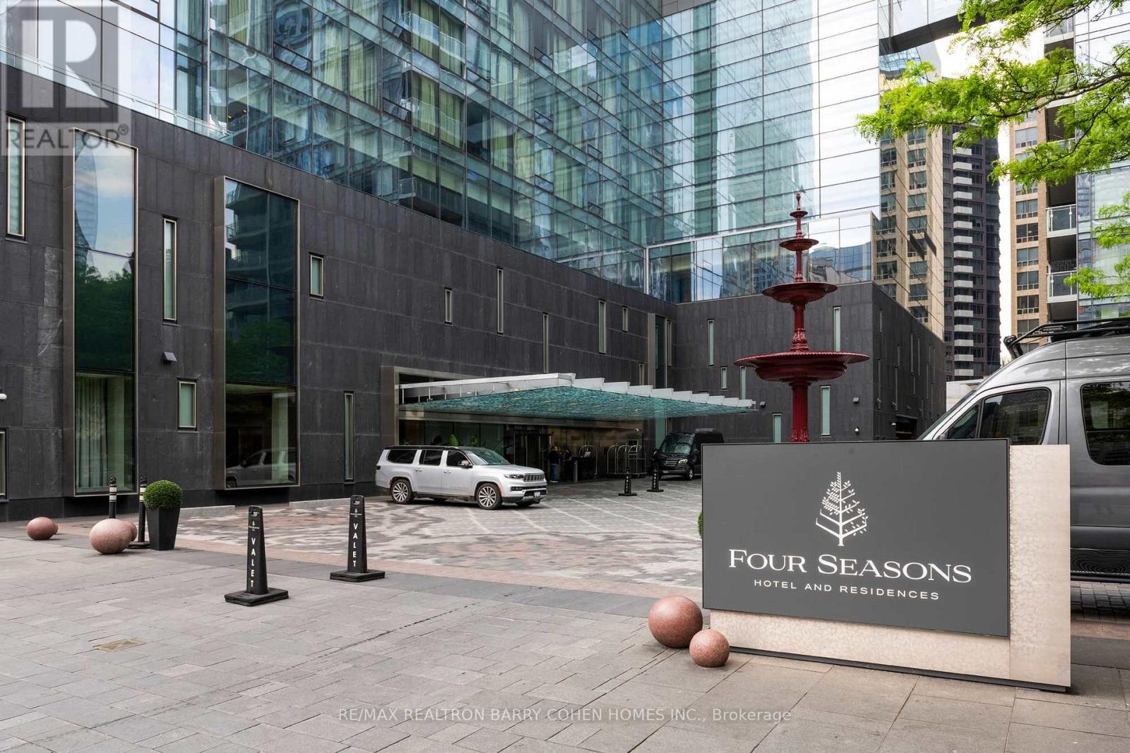 5202 - 50 Yorkville Avenue, Toronto (Annex), Ontario  M4W 1L4 - Photo 25 - C12990274