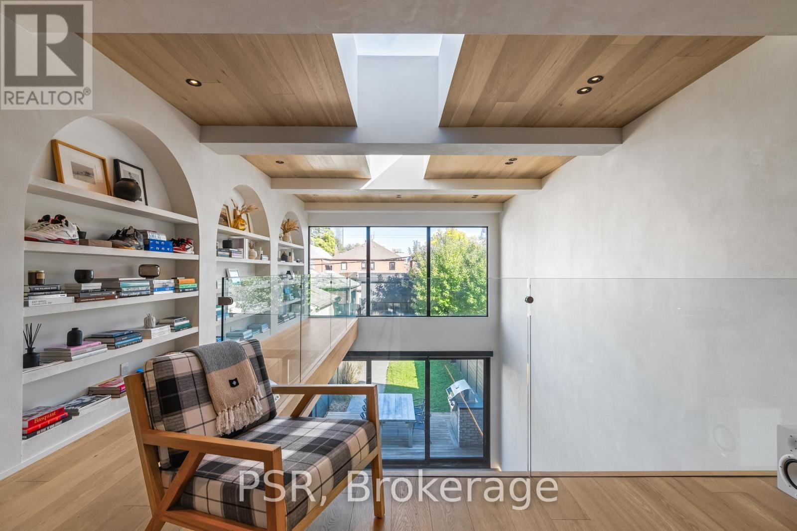 53 Palmerston Avenue, Toronto, Ontario  M6J 2J2 - Photo 13 - C12990402