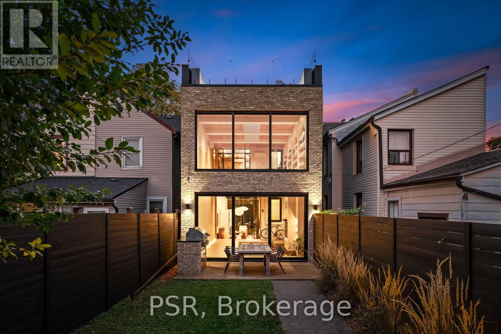 53 Palmerston Avenue, Toronto, Ontario  M6J 2J2 - Photo 3 - C12990402