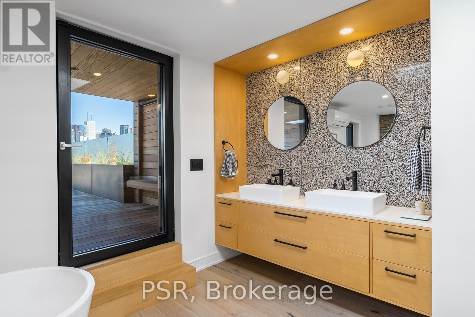 53 Palmerston Avenue, Toronto, Ontario  M6J 2J2 - Photo 34 - C12990402