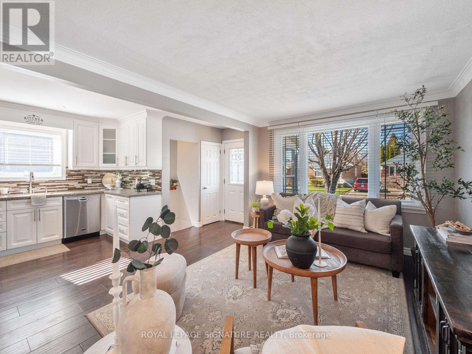 65 Galbraith Avenue, Toronto, Ontario  M4B 2B6 - Photo 6 - E12990164