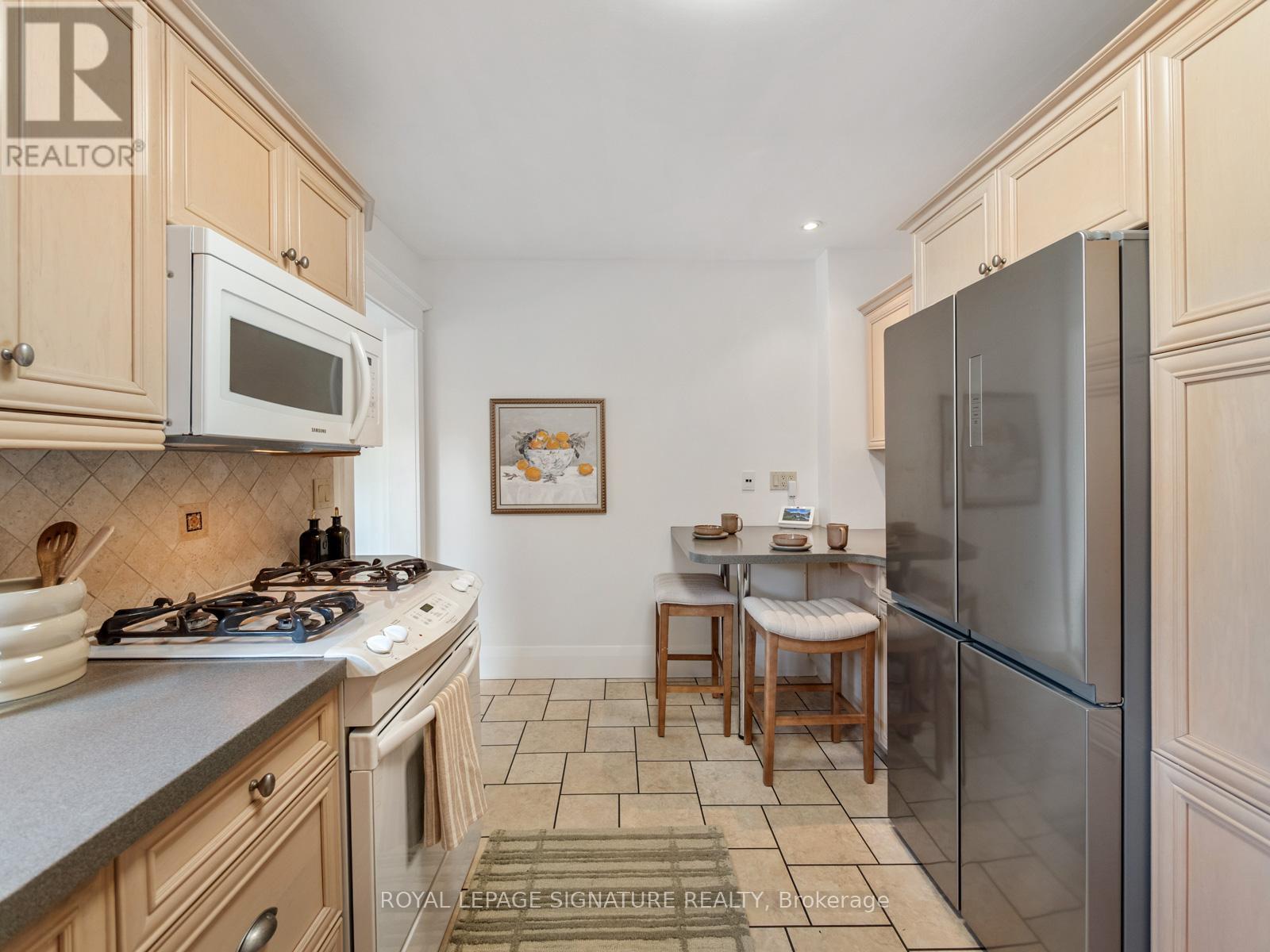 120 Hollywood Crescent, Toronto, Ontario  M4L 2K6 - Photo 14 - E12990190