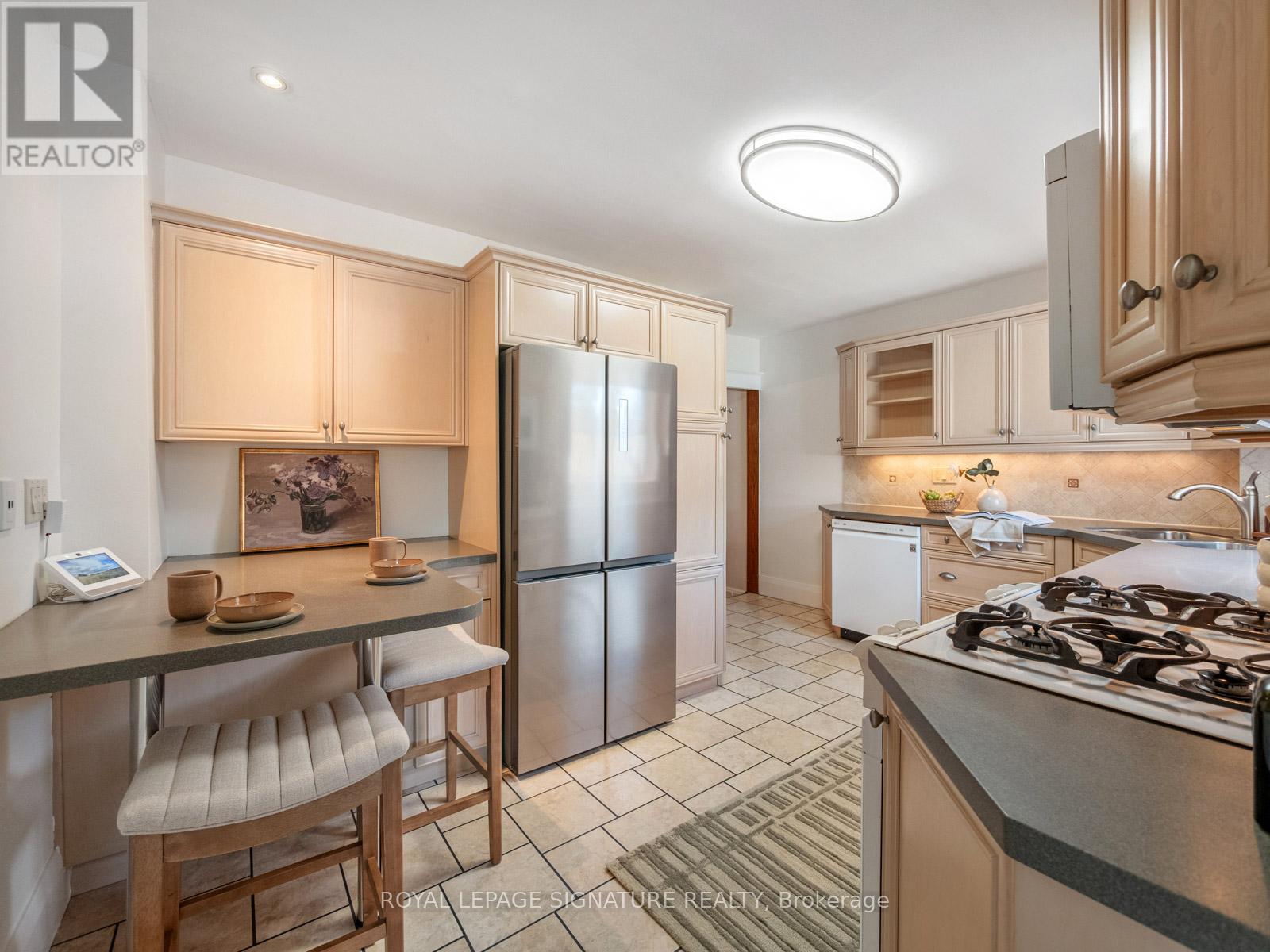 120 Hollywood Crescent, Toronto, Ontario  M4L 2K6 - Photo 18 - E12990190