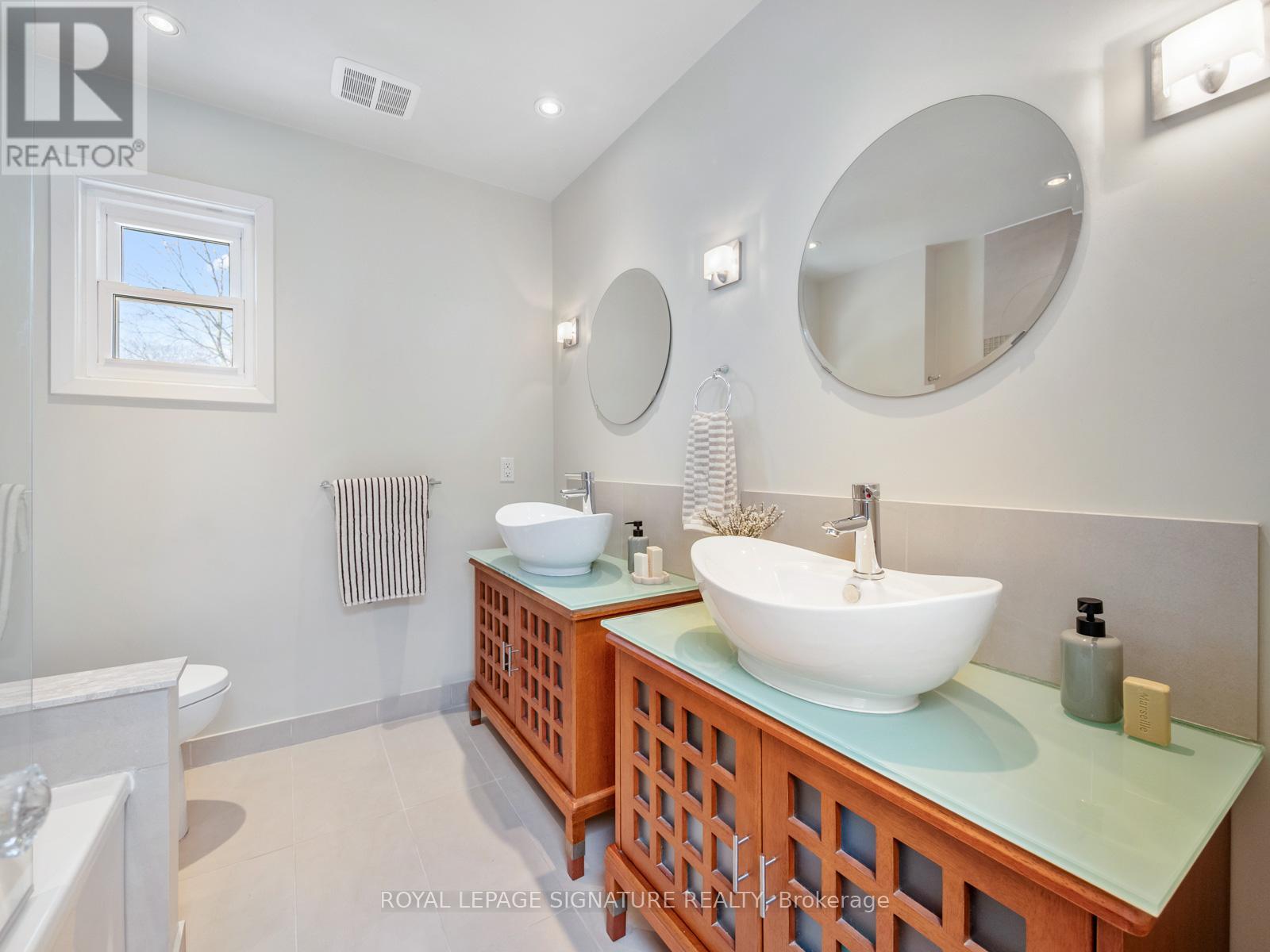 120 Hollywood Crescent, Toronto, Ontario  M4L 2K6 - Photo 30 - E12990190