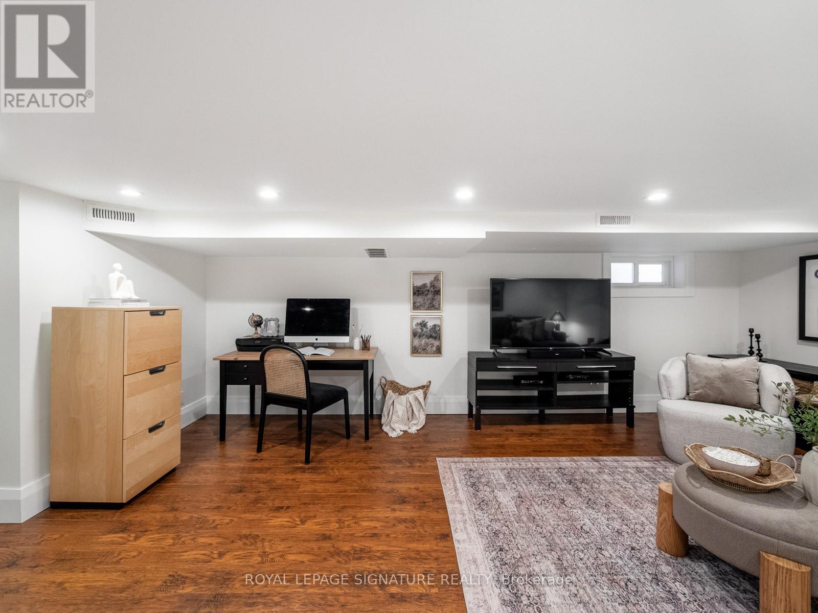 120 Hollywood Crescent, Toronto, Ontario  M4L 2K6 - Photo 33 - E12990190