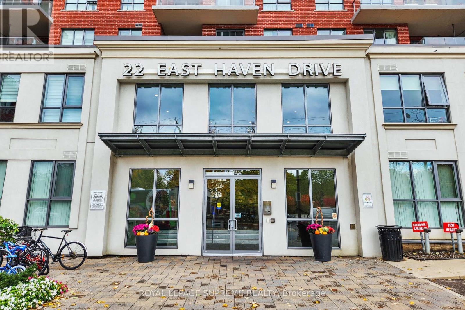 606 - 22 East Haven Drive, Toronto (Birchcliffe-Cliffside), Ontario  M1N 0B4 - Photo 3 - E12990346