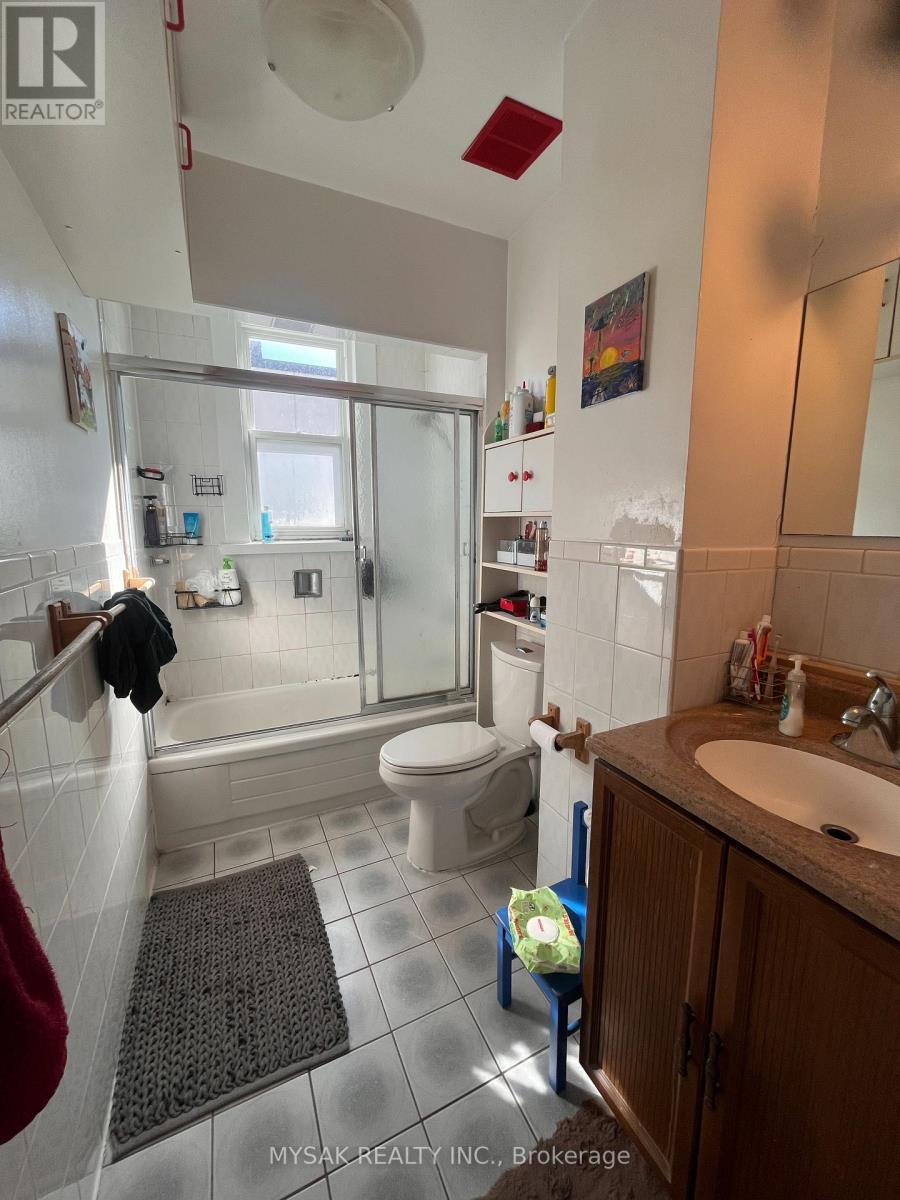 269 Sammon Avenue, Toronto, Ontario  M4J 1Z8 - Photo 12 - E12990380