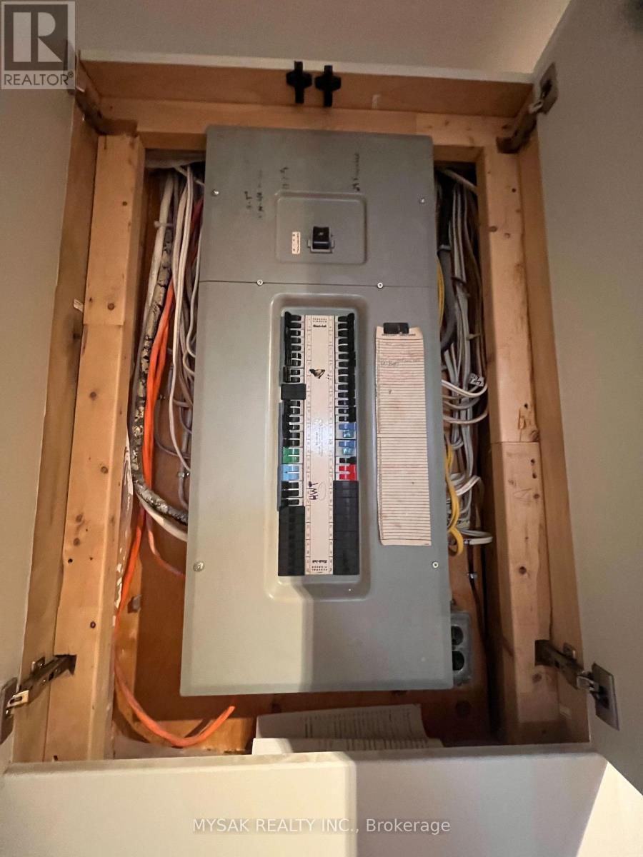 269 Sammon Avenue, Toronto, Ontario  M4J 1Z8 - Photo 21 - E12990380