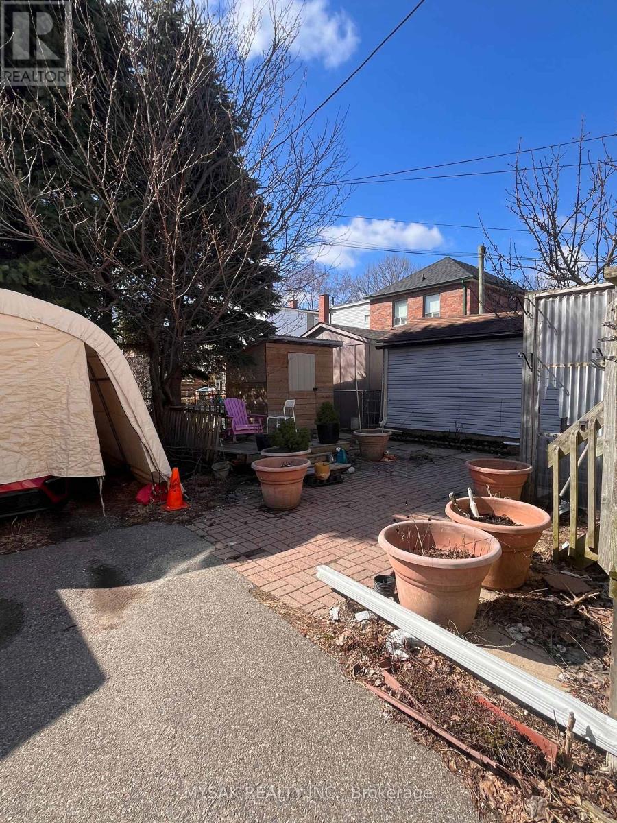 269 Sammon Avenue, Toronto, Ontario  M4J 1Z8 - Photo 23 - E12990380