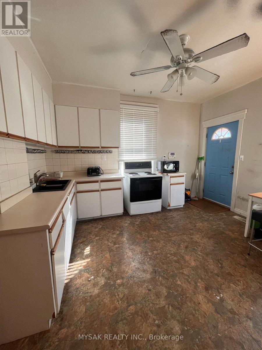 269 Sammon Avenue, Toronto, Ontario  M4J 1Z8 - Photo 4 - E12990380