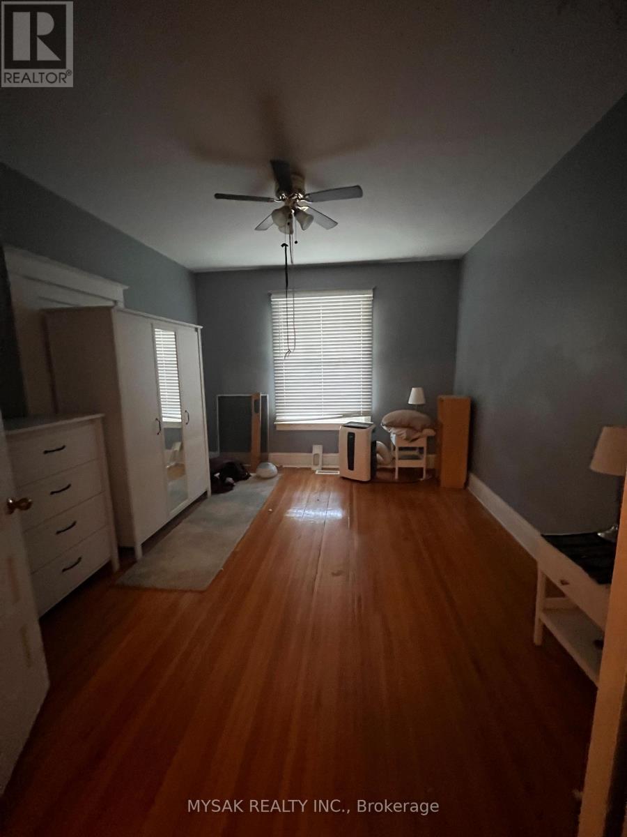 269 Sammon Avenue, Toronto, Ontario  M4J 1Z8 - Photo 6 - E12990380