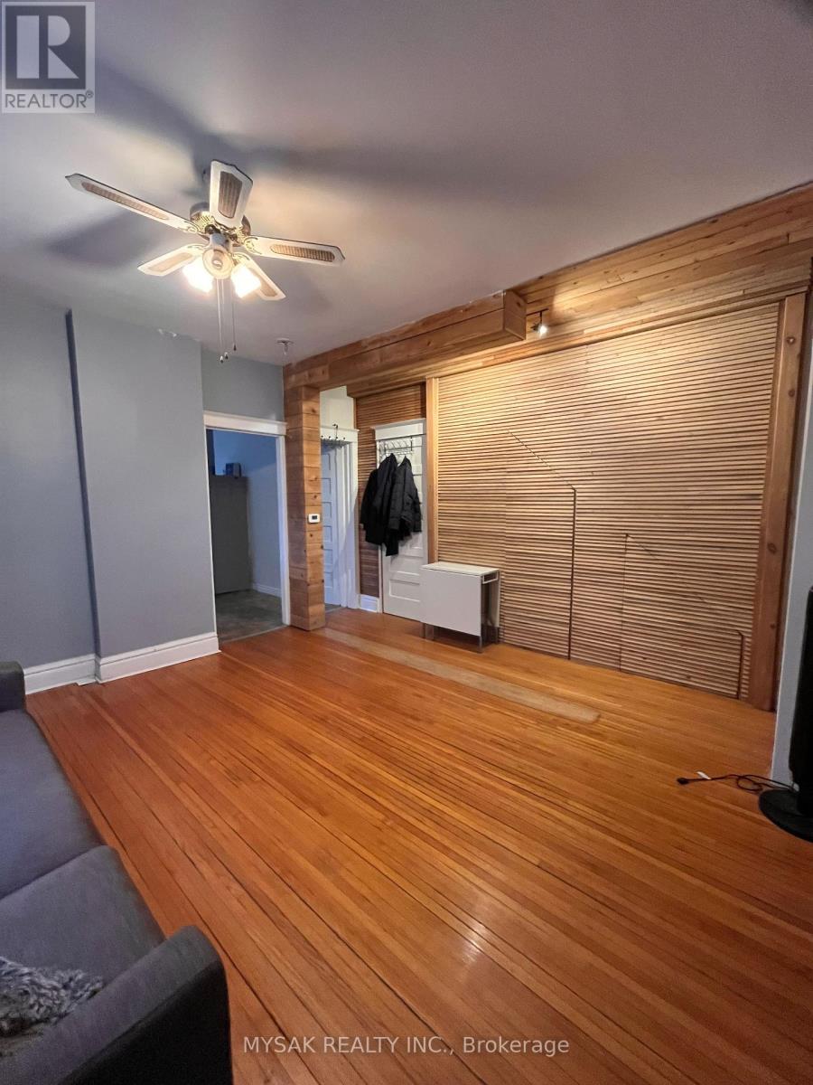 269 Sammon Avenue, Toronto, Ontario  M4J 1Z8 - Photo 7 - E12990380