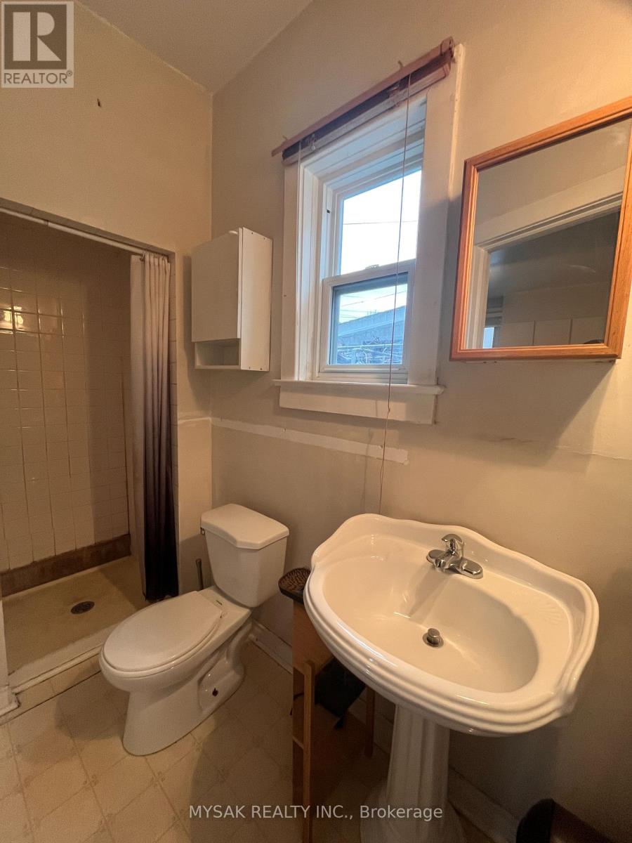 269 Sammon Avenue, Toronto, Ontario  M4J 1Z8 - Photo 8 - E12990380