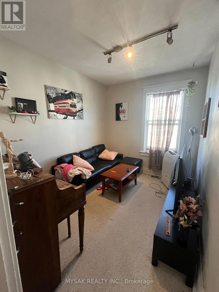 269 Sammon Avenue, Toronto, Ontario  M4J 1Z8 - Photo 9 - E12990380