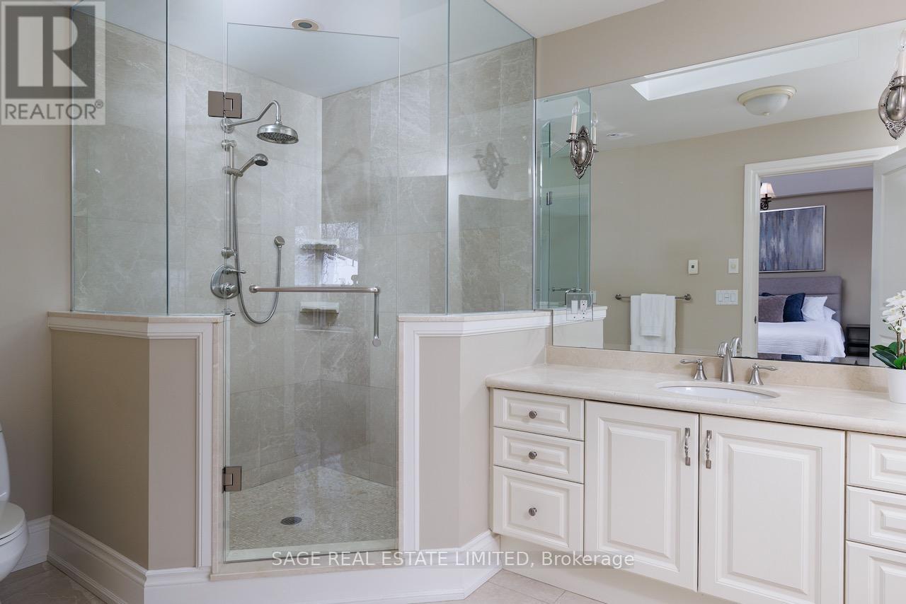 19 Carmichael Avenue, Toronto, Ontario  M5M 2W5 - Photo 35 - C12919920