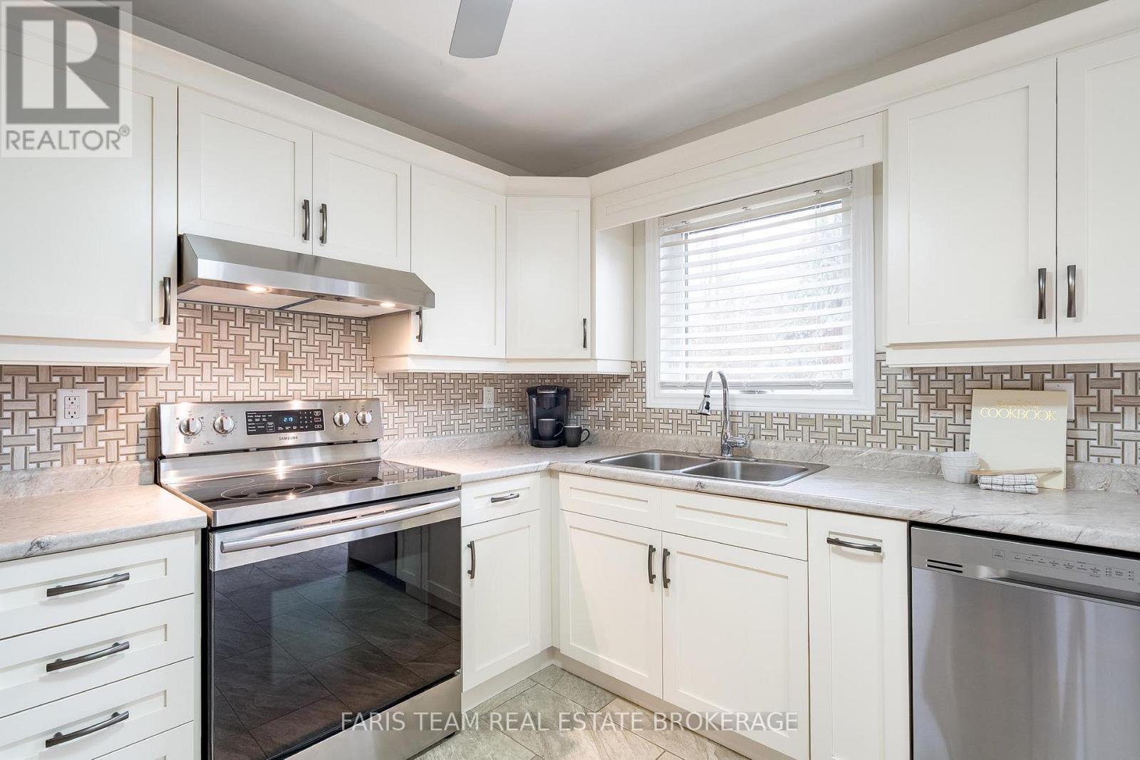 1170 Arnold Street, Innisfil, Ontario  L0L 1W0 - Photo 5 - N12990044