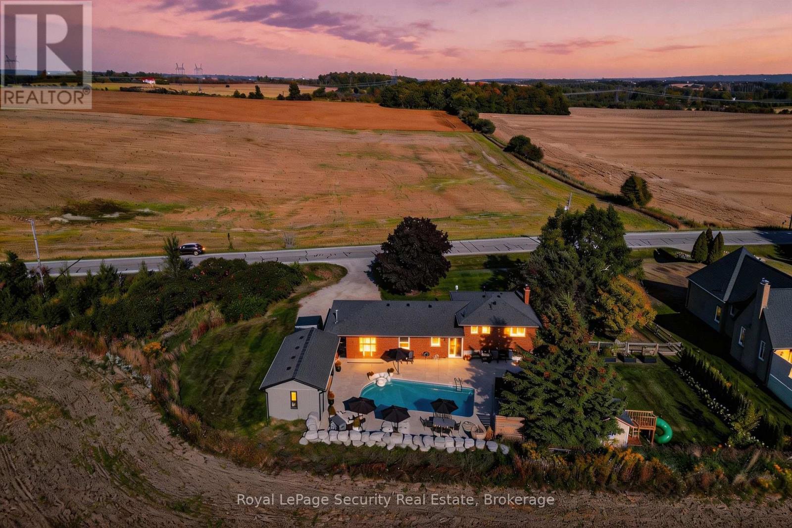 2564 15TH SIDE ROAD, New Tecumseth, Ontario