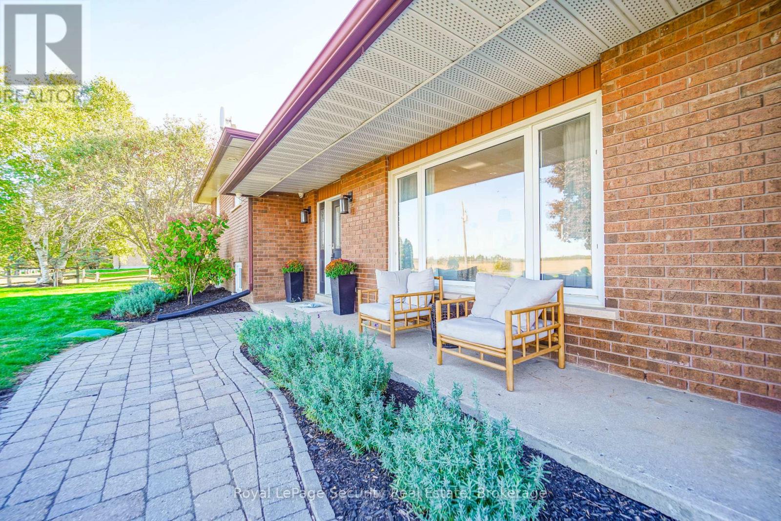 2564 15th Side Road, New Tecumseth, Ontario  L0G 1W0 - Photo 21 - N12990142