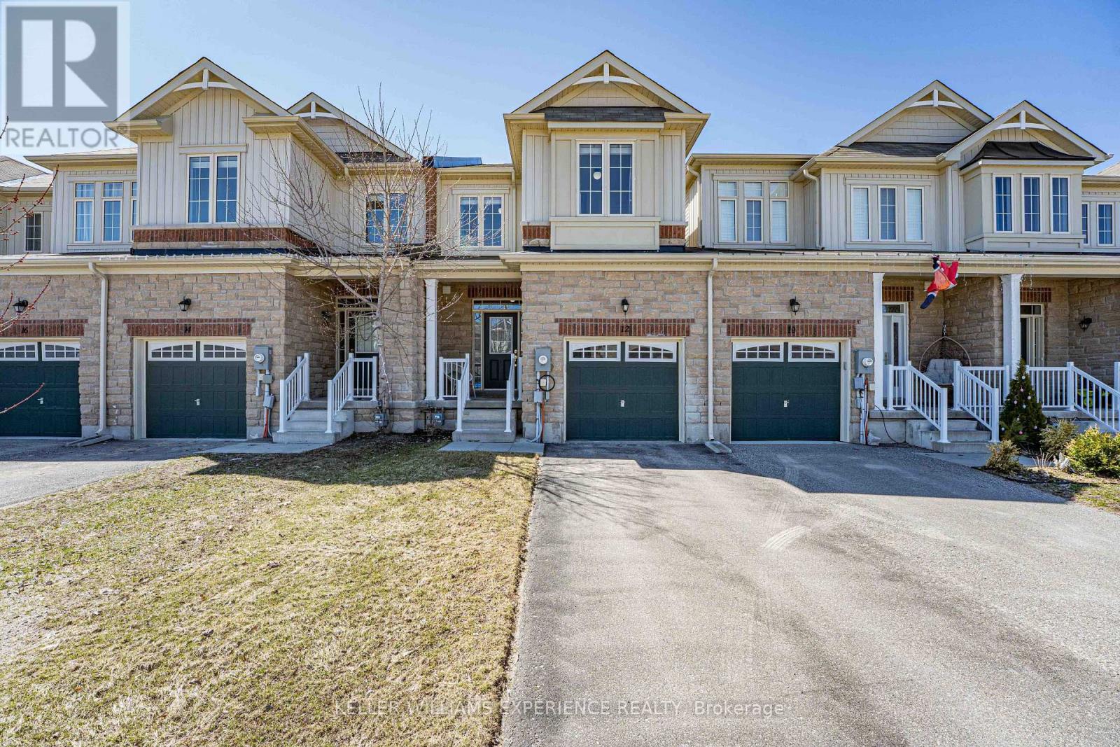 12 Greenwood Drive, Essa, Ontario  L3W 0N5 - Photo 5 - N12990182