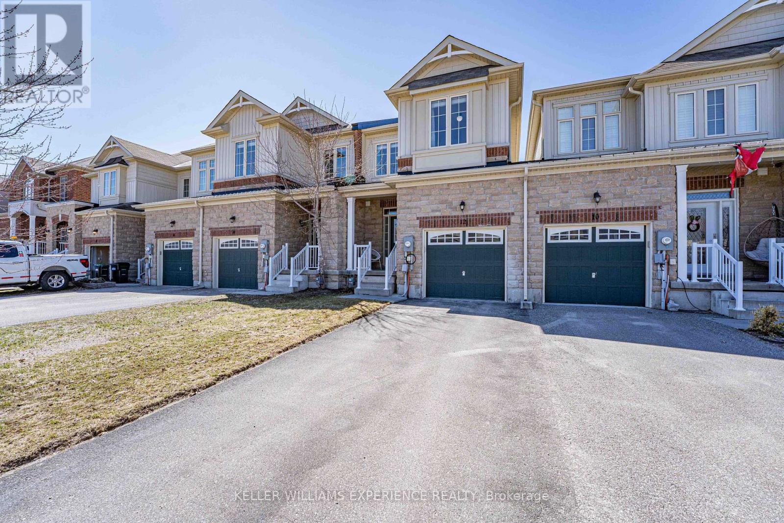 12 Greenwood Drive, Essa, Ontario  L3W 0N5 - Photo 7 - N12990182