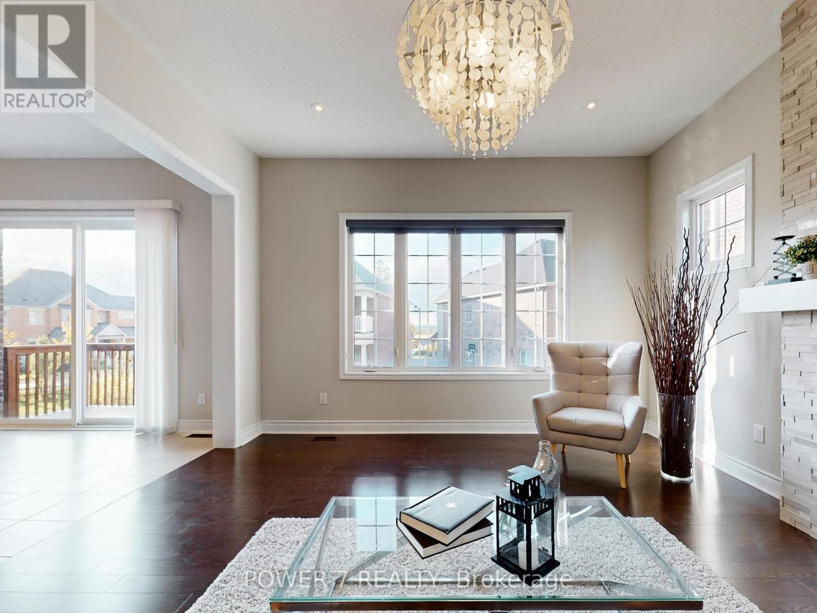 61 Match Point Court, Aurora, Ontario  L4G 3J1 - Photo 11 - N12990194