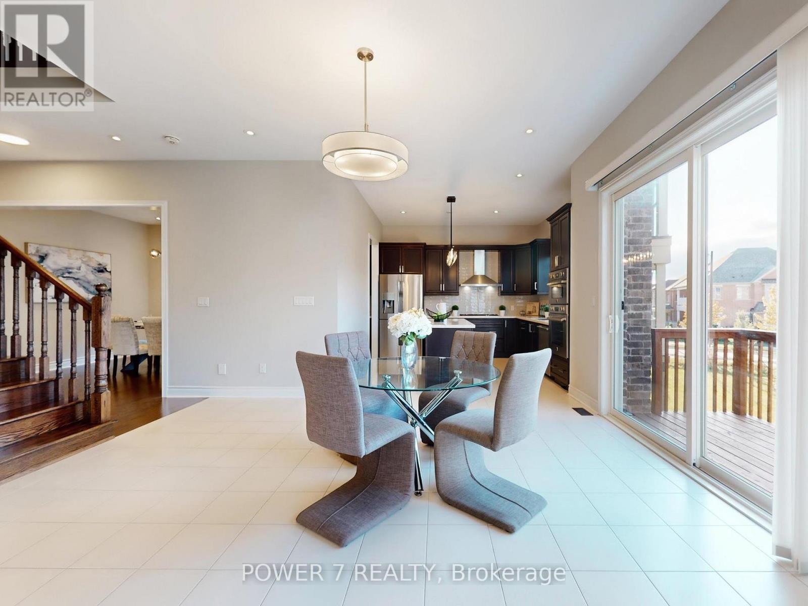 61 Match Point Court, Aurora, Ontario  L4G 3J1 - Photo 12 - N12990194