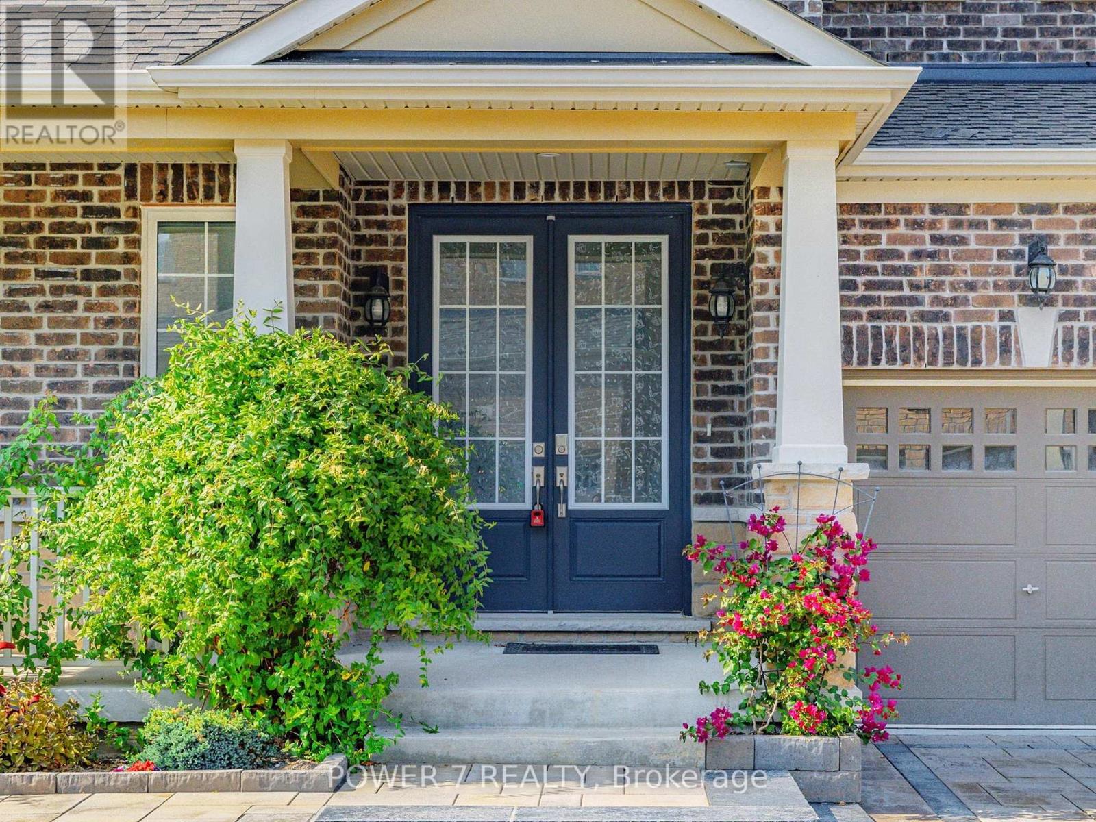 61 Match Point Court, Aurora, Ontario  L4G 3J1 - Photo 4 - N12990194