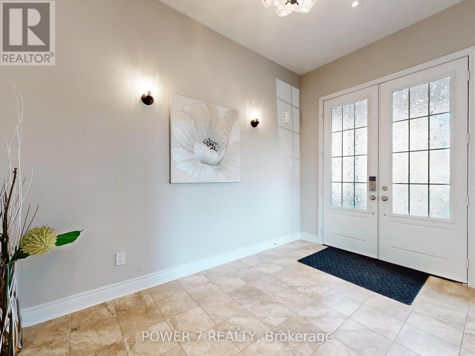 61 Match Point Court, Aurora, Ontario  L4G 3J1 - Photo 5 - N12990194