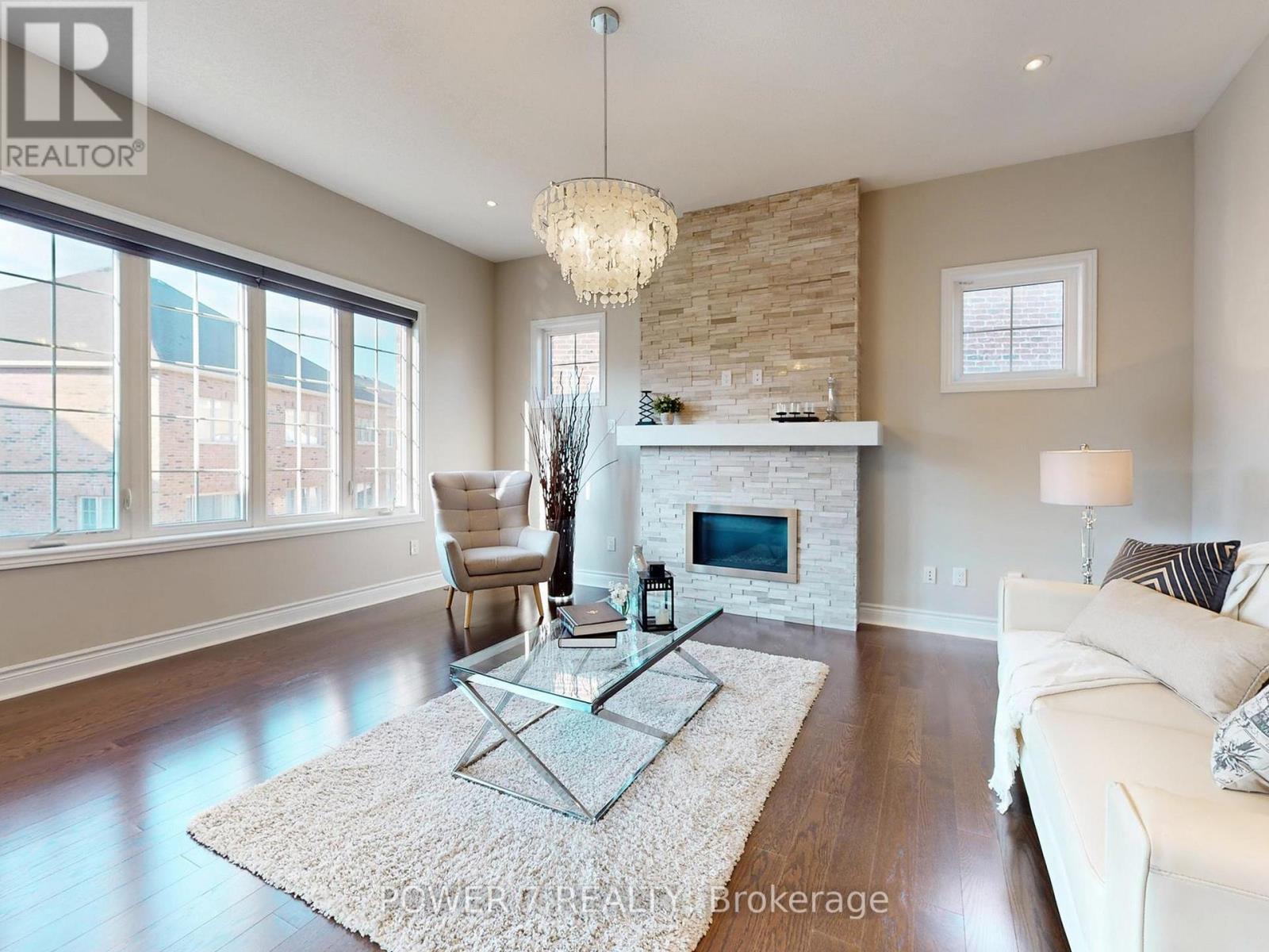 61 Match Point Court, Aurora, Ontario  L4G 3J1 - Photo 7 - N12990194