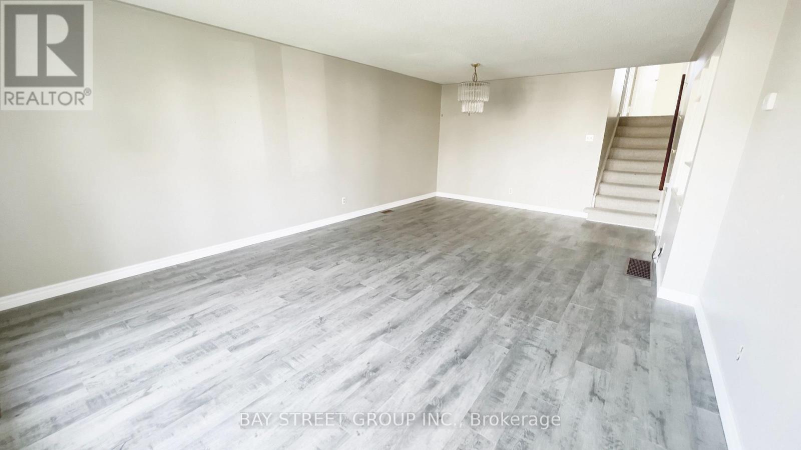 31 Colonsay Road, Markham, Ontario  L3T 3E9 - Photo 10 - N12990226