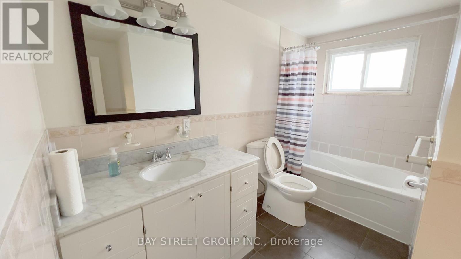 31 Colonsay Road, Markham, Ontario  L3T 3E9 - Photo 6 - N12990226