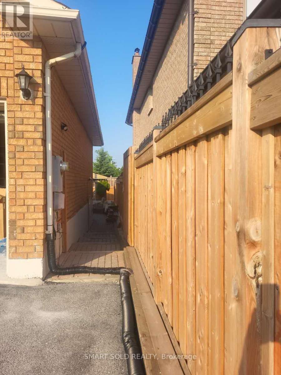 148 Castlehill Road, Vaughan, Ontario  L6A 1N7 - Photo 23 - N12990262