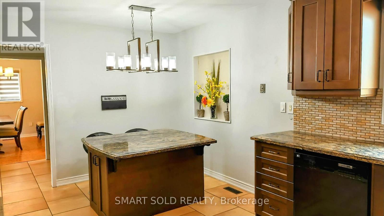 148 Castlehill Road, Vaughan, Ontario  L6A 1N7 - Photo 5 - N12990262