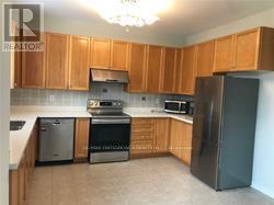 67 Yale Lane, Markham, Ontario  L6B 1G7 - Photo 9 - N12990334