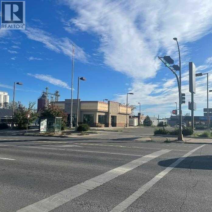 1303 3 Avenue S, Lethbridge, Alberta  T1J 0K4 - Photo 2 - A2300757