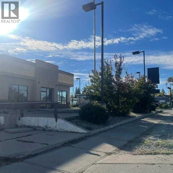 1303 3 Avenue S, Lethbridge, Alberta  T1J 0K4 - Photo 3 - A2300757