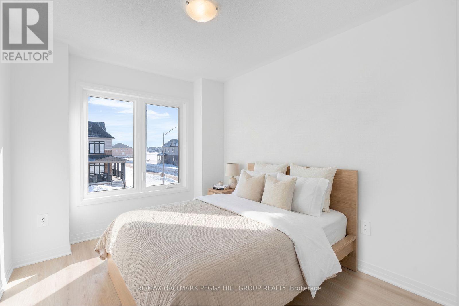 185 Durham Avenue, Barrie, Ontario  L9J 0Z5 - Photo 9 - S12990176