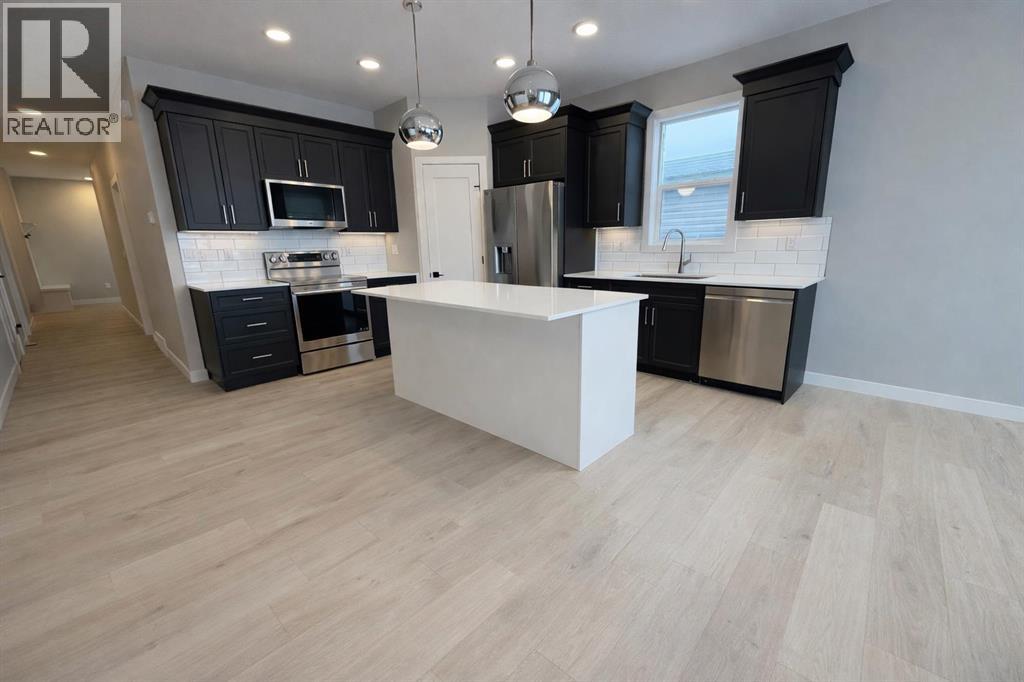 139 Gray Close, Sylvan Lake, Alberta  T4S 0W4 - Photo 2 - A2247375