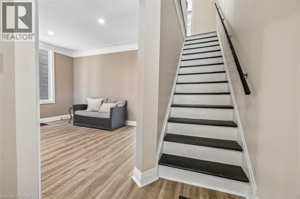 56 James Street, Dundas, Ontario  L9H 2J7 - Photo 4 - 40818859