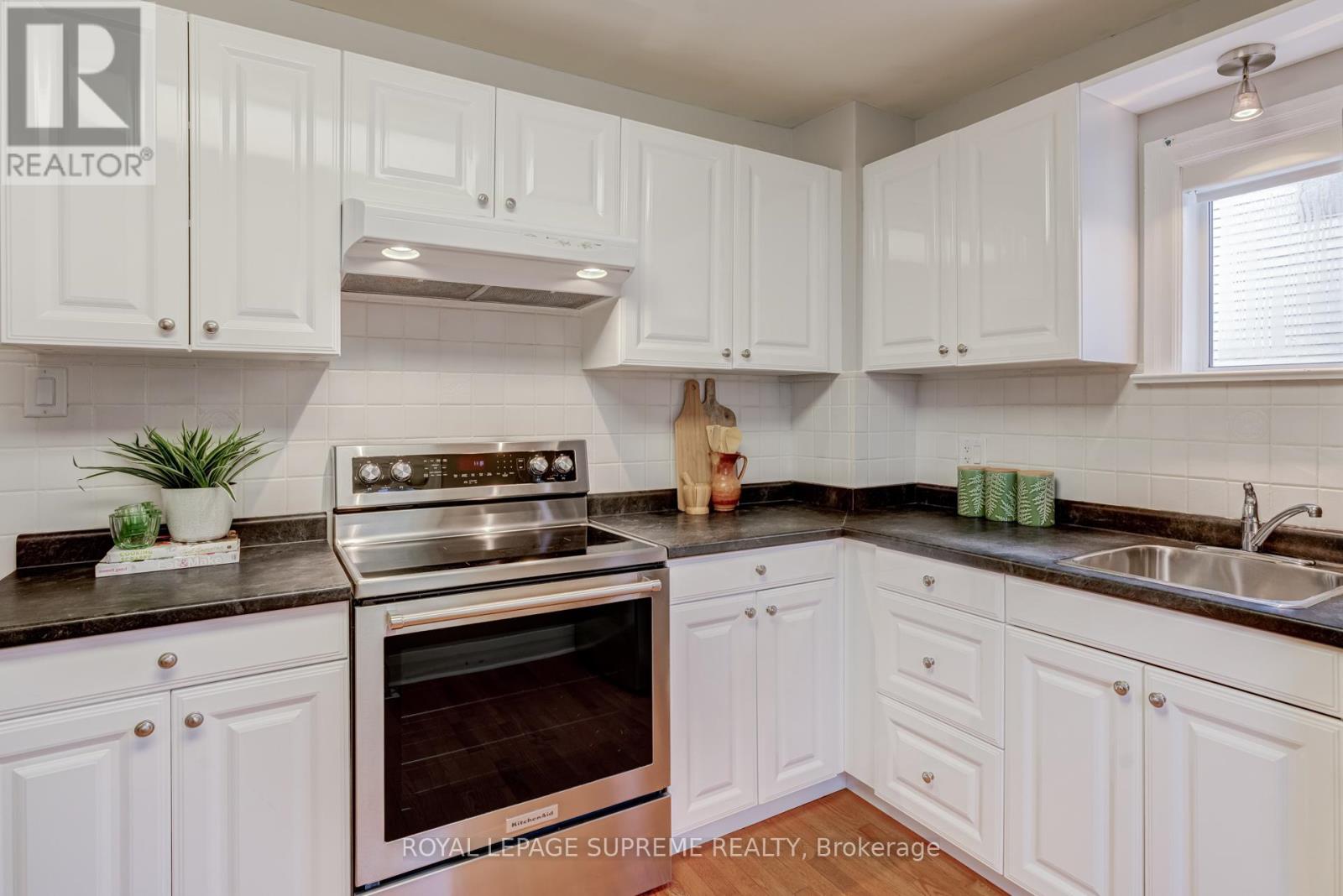 21 Murray Street, Brampton, Ontario  L6X 1R6 - Photo 5 - W12990104