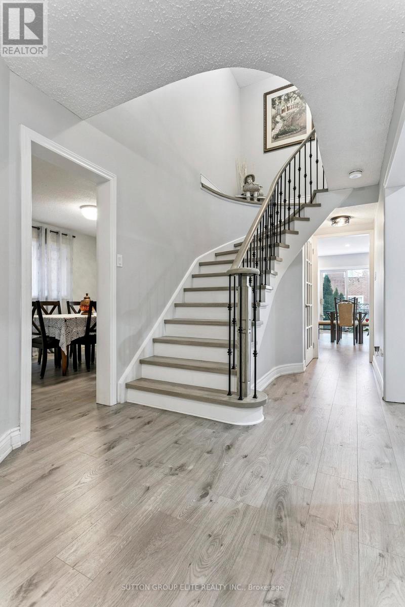 5824 Prairie Circle, Mississauga, Ontario  L5N 6B4 - Photo 20 - W12990178