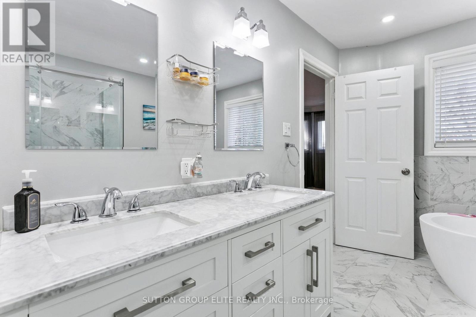 5824 Prairie Circle, Mississauga, Ontario  L5N 6B4 - Photo 37 - W12990178